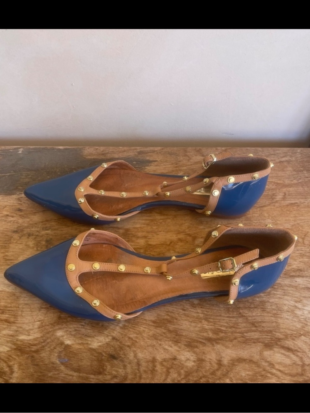 HALOGEN “Olsen” Blue Tan Gold Studded T-Strap Leather Pointed Toe Flats Sz 9.5 - Picture 9 of 11